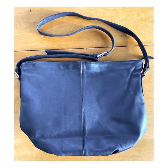Handbags - Leather Navy Crossbody Purse 💙 OS